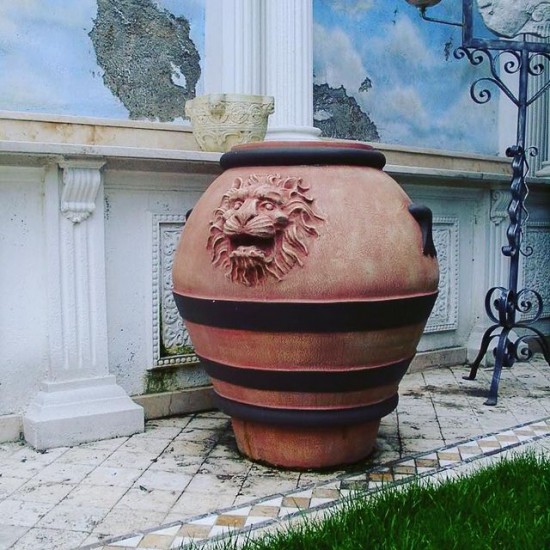 Flowerpot with lion face decor