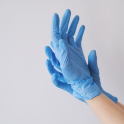 The Essential Guide to Nitrile Gloves: Properties, Uses, and Advantages